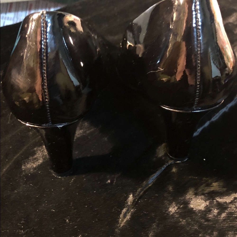 Sofft 3” patent leather heels Sz 7 blk - Picture 3 of 7